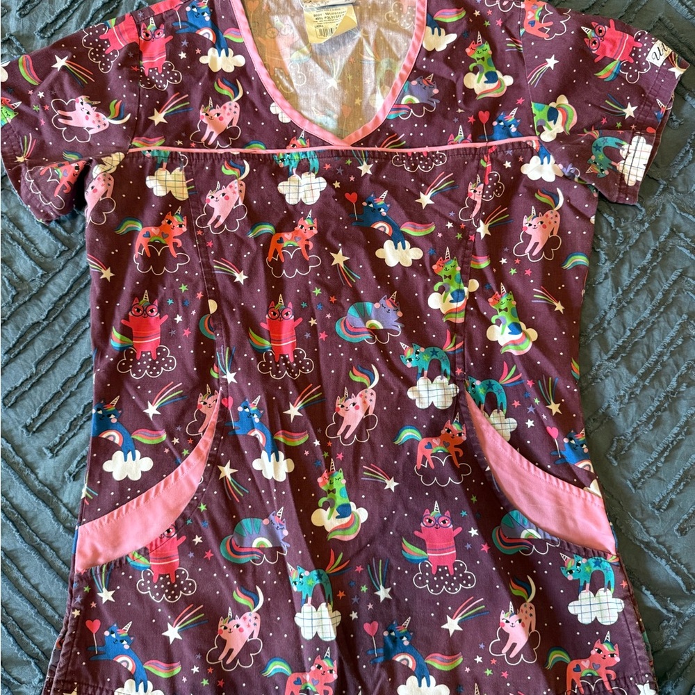 Unicorn cat scrub top - Multicolor